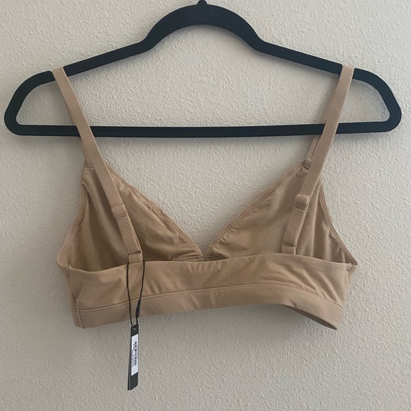 SKIMS fits everybody triangle bralette in Clay size M new with tag - Picture 2 of 3